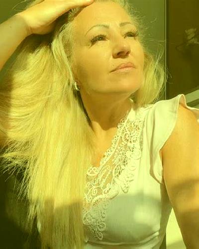 Camila 2 Angol escort
